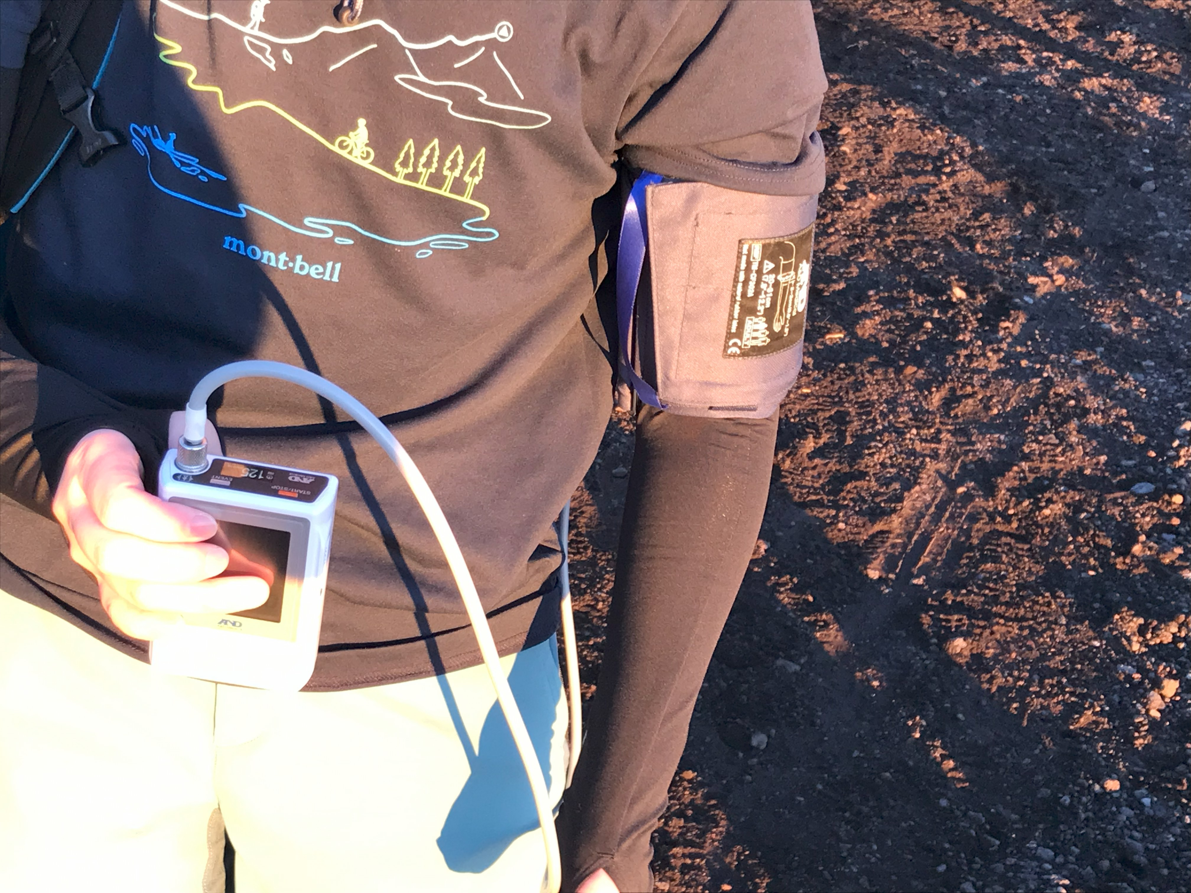 富士登山中の自由行動下血圧測定2